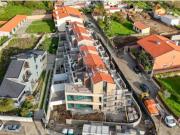 Moradia em banda T3 com 3 frentes, jardim, elevador para...