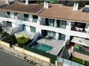Moradia em banda T3 para venda na zona dos Brejos, Albufeira