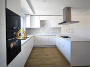 Moradia em Banda T4+1 Pera Nova Garagem