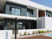 Moradia em Banda T4 em Condomnio Fechado Construo Nova...