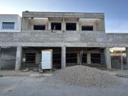 MORADIA EM BANDA V4 + 1 CAPARICA PÊRA