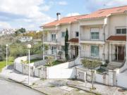 Moradia em Banda V4 em Rio de Loba