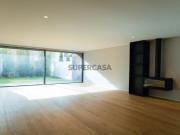 Moradia em Banda V5 Nova c/ Jardim em Nevogilde Porto