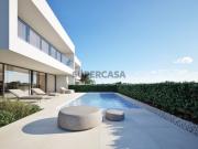 Moradia em construção a poucos minutos da Ponta da Piedade
