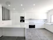 Moradia nova no centro de Almancil