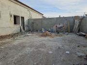 Moradia em Construção com Piscina e Espaço Exterior