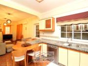 Moradia em Manta Rota composta por dois pisos com 5 quartos