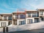 MORADIA EM OLIVEIRA DE AZEMEIS COM JARDIM