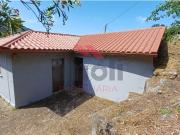 Moradia em pedra com logradouro e garagem junto do rio...