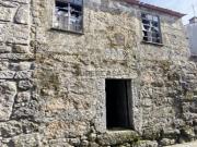 Moradia em Pedra para Recuperar no Centro de Lamosa...