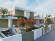 Moradia em T4 em banda em Faro