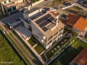Moradia espaosa e renovada, situada numa bonita encosta...
