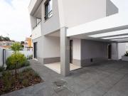 Moradia Estoril / 4 quartos / Construção Nova