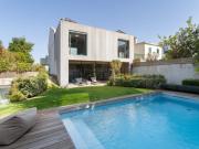Moradia Exclusiva com piscina e jardim no bairro de...