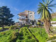 Moradia Exclusiva de 3 Pisos com Vista de Campo...