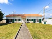 Moradia Exclusiva V4 com Piscina, Jardim e 2.520 m2 de...