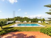 Moradia Exclusiva V4 com Piscina, Jardim e 2.520 m² de...