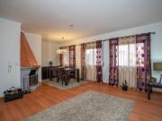 Moradia Familiar com Quintal e Acesso Rápido às Praias...