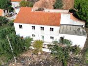 Moradia Familiar para Remodelação com Terreno