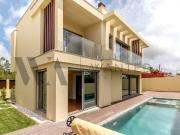 MORADIA FAMILIAR T4, COM PISCINA E ESTACIONAMENTO,...