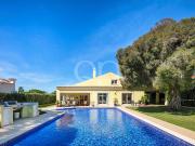 Moradia Familiar Tradicional com Vista para o Golfe em...