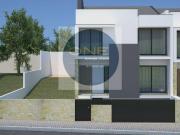 Moradia Gaveto com duas suites e um T1 no RC...