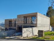 Moradia gaveto em Lanhoso pronta a habitar