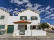 Moradia gaveto em stº Ovídeo com garagem, quintal...