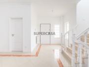 Moradia Geminada com piscina, semi remodelada Marisol