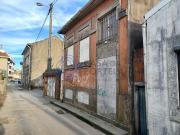 Moradia geminada, com terreno de 493 m2, junto à Rua D....