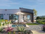 Moradia geminada T2 em construção com piscina e campo de... Moradia geminada T2 em construção com piscina e campo de...