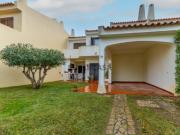 Moradia geminada T3+1 com piscina e jardim, em...