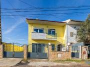 Moradia Geminada T3+1, em À das Lebres, Loures, com 2...