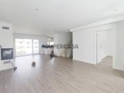 Moradia geminada T3, arquitetura contemporânea com cave...