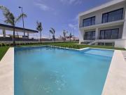 Moradia geminada T3, arquitetura contemporânea com...