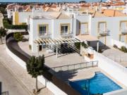 Moradia geminada T3 com Piscina Privada e Garagem Praia...