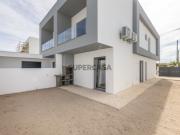 Moradia Geminada T3 com Suíte e Ótimo Espaço Exterior