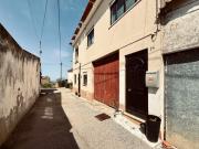 Moradia geminada T3 para recuperar, Abrunheira