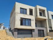 Moradia geminada T4+1 c/ piscina em construção Vale...
