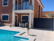 Moradia Geminada T4+1 com Piscina, Painéis Solares e...