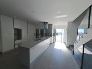 Moradia geminada T4, arquitetura contemporânea com...