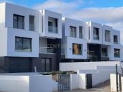 MORADIA GEMINADA | T4 | COM PISCINA | NOVA | VALE DE...