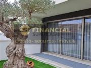 Moradia geminada T4 em Esmoriz de 400 m²