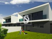 Moradia Geminada T4 em Lijó, celos