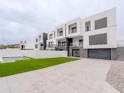 Moradia Geminada T4 Piscina Vale de Milhaços/Corroios Moradia Geminada T4 Piscina Vale de Milhaços/Corroios