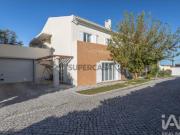 Moradia geminada T5 em Azeitão de 234 m²