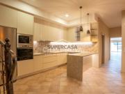 Moradia Geminada V2 Renovada em Coimbrões