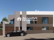 Moradia Geminada V4 com Piscina e Garagem Fechada nas...