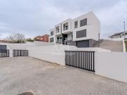 Moradia geminadaT4 em Vale de Milhaços/Corroios