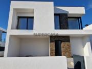 Moradia Geminada T3 com Piscina e Garagem já está pronta